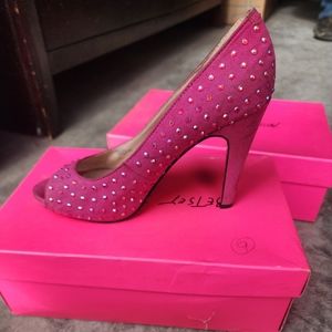 Betsey Johnson fuchsia with rhinestones high heel pump size 7.